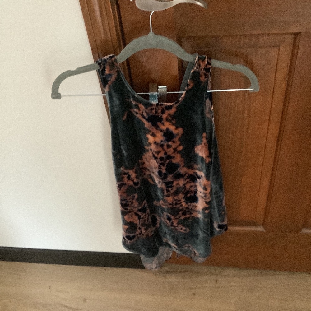 Velvet sleeveless blouse